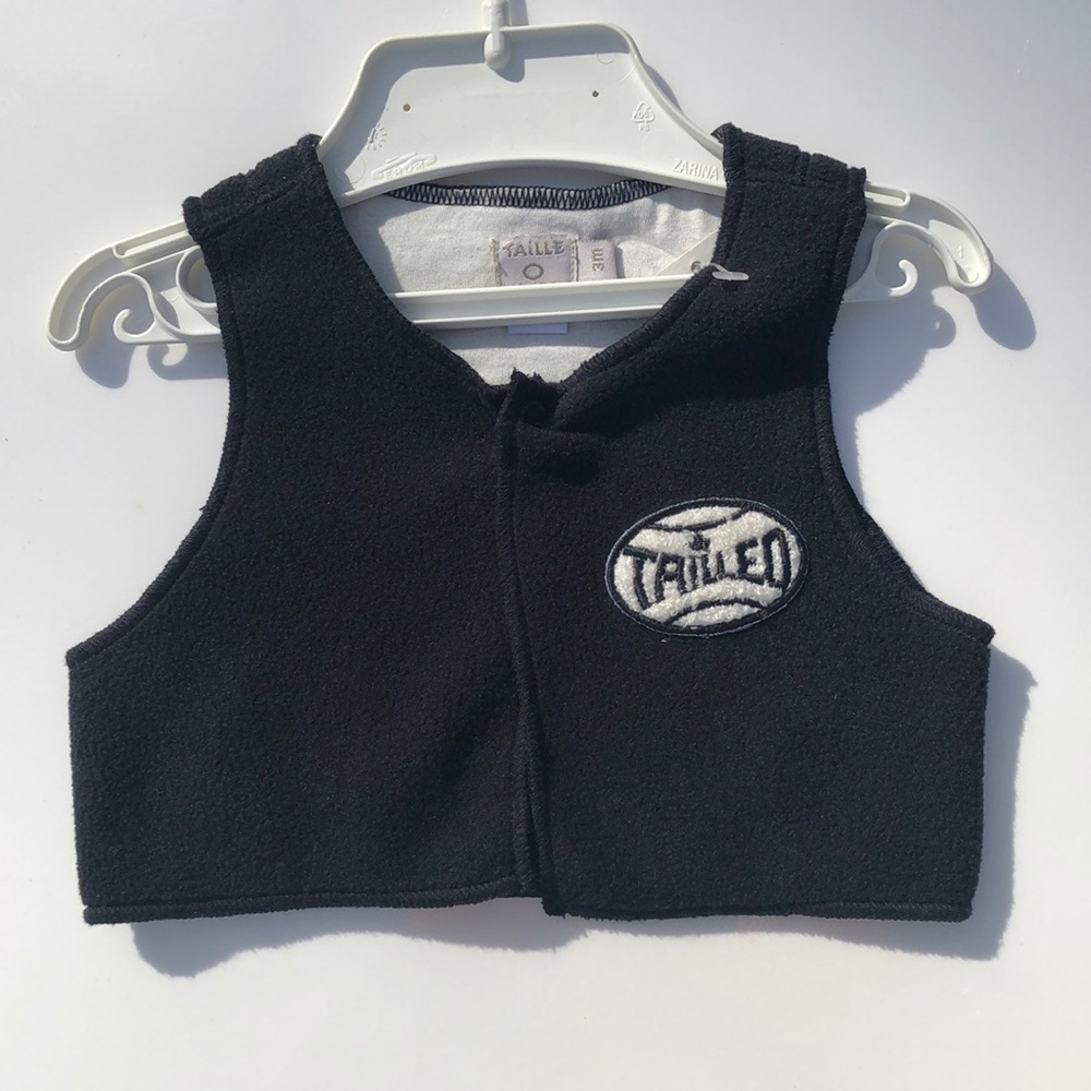 Taille Boy black felt vest
